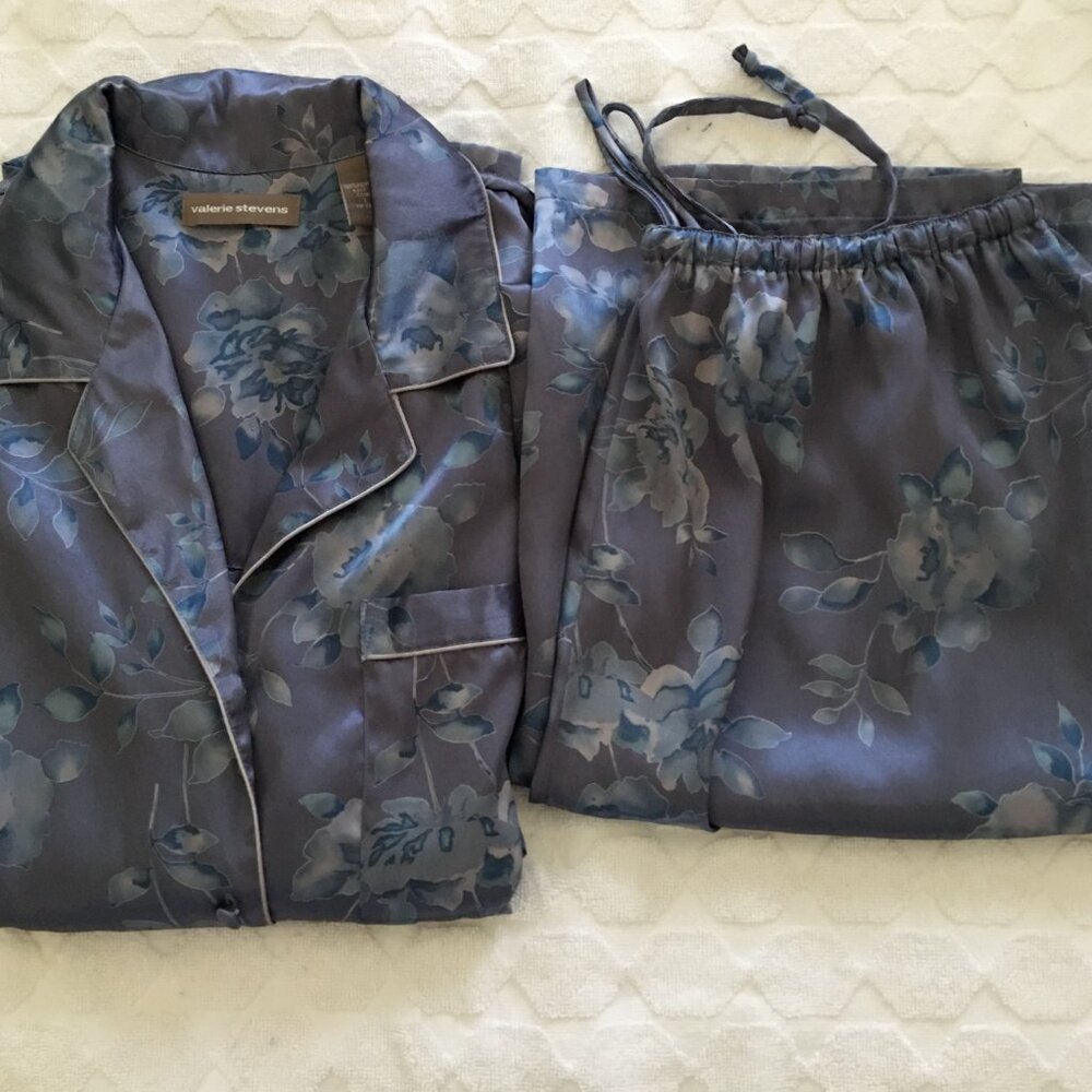 "Silk/Satin" (polyester) pajama/loungewear set, sz L